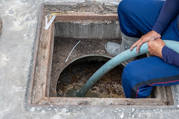 foul odors, slow drainage, and grease overflow are common signs that a grease trap needs pumping